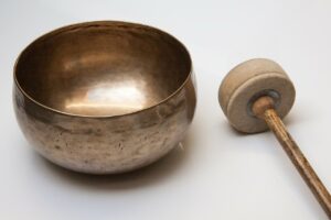 singing bowl, bobbin with felt cover, meditation